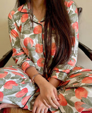 Load image into Gallery viewer, Peaches