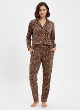 Load image into Gallery viewer, Cheetah Winter Velvet
